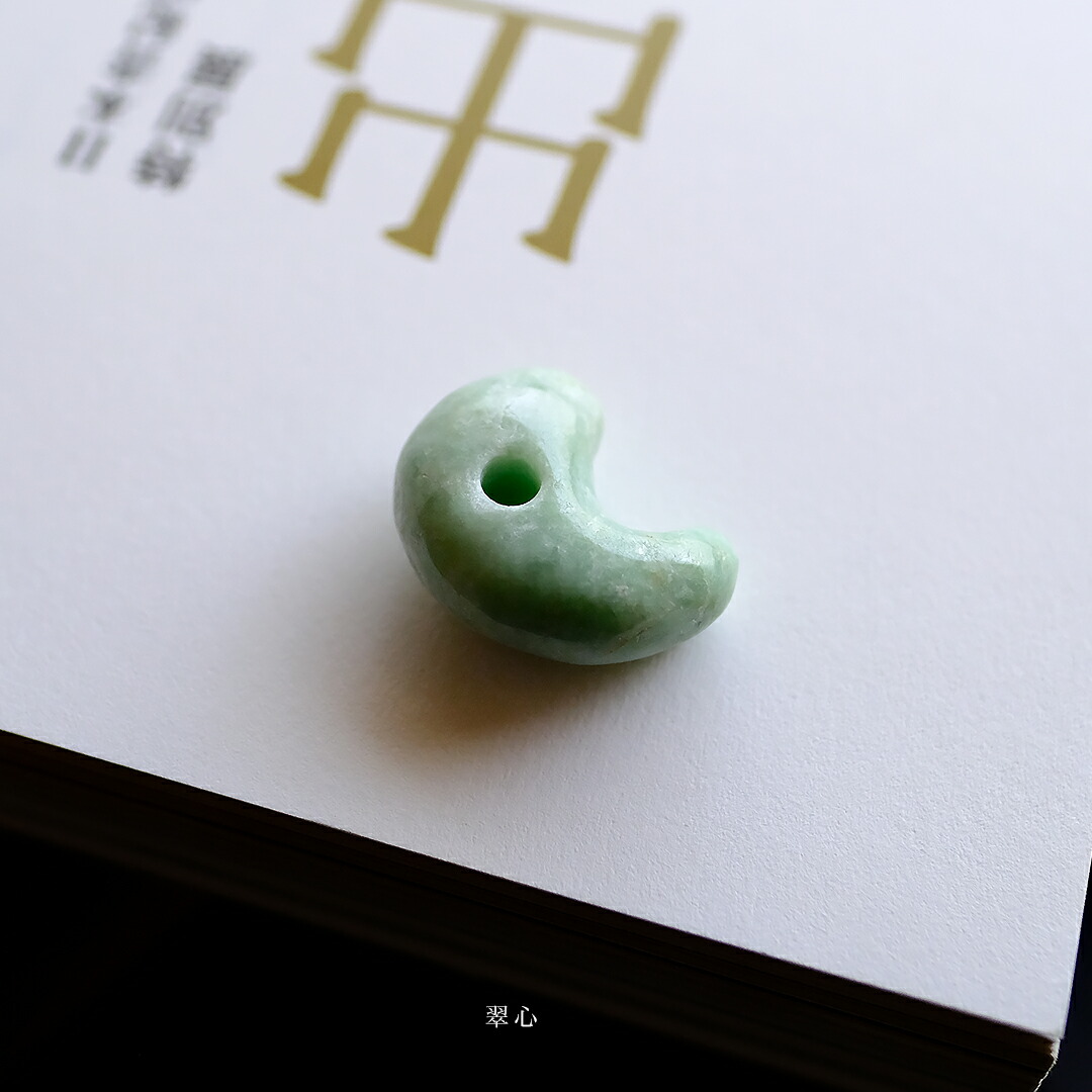 【さざれし工房】 翡翠 (ヒスイ) 勾玉『翠心』 (24.6mm/グリーン翡翠) 日本製 手作り 希少 ミャンマー産天然ひすい 一点物 無着色 ジェダイト 硬玉 5月誕生石 国石 パワーストーン お守り まがたま ギフト プレゼント 縁起物 【送料無料】
