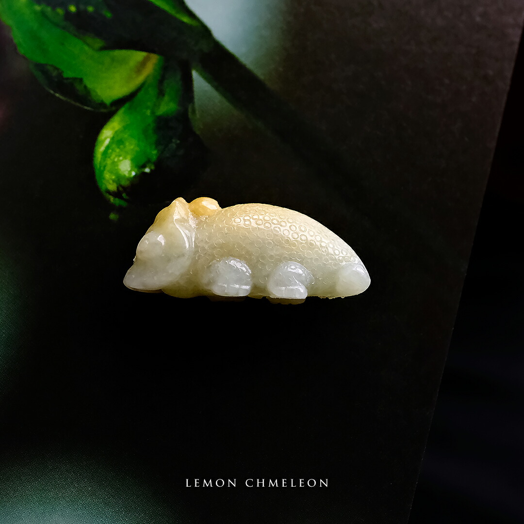 翡翠 (ひすい) 彫刻 ペンダントトップ『LEMON CHAMELEON』イエロー＆ライトグリーン翡翠 カメレオン 一点物 無着色 高品質 ジェダイト ミャンマー産 天然石 硬玉 ナチュラル お守り パワーストーン 国石 5月誕生石 ギフト プレゼント 【送料無料】｜翡翠専門店ジョイテック 27,170円