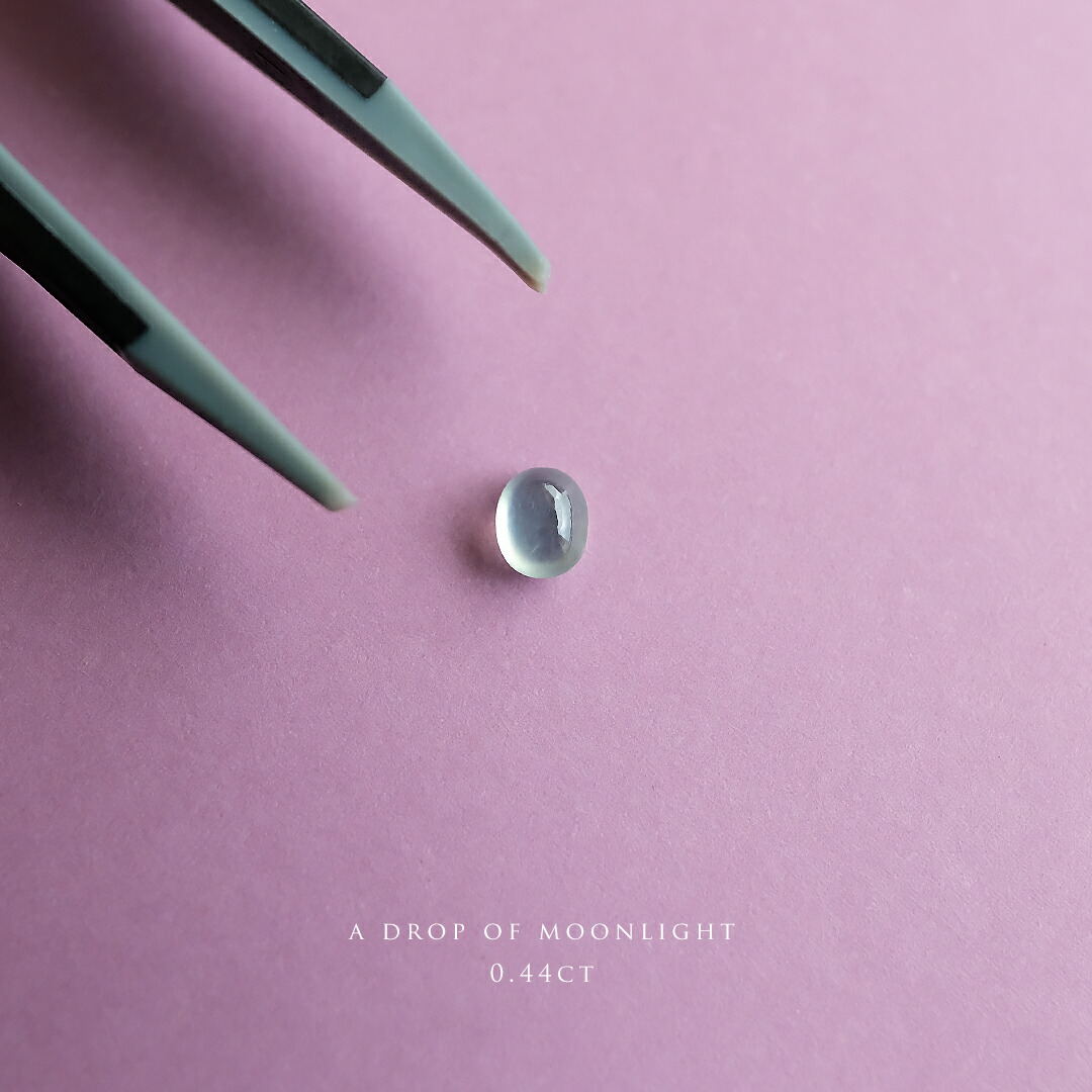 翡翠 (ヒスイ) ルース ( 0.44ct )『A DROP OF MOONLIGHT』氷翡翠 ラウンドカボション 希少 一点物 高品質 ミャンマー産天然ひすい ジェダイト 硬玉 ナチュラル 無着色 5月誕生石 誕生日 国石 パワーストーン 天然石 プレゼント セミオーダー【送料無料】｜翡翠専門店ジョイテック