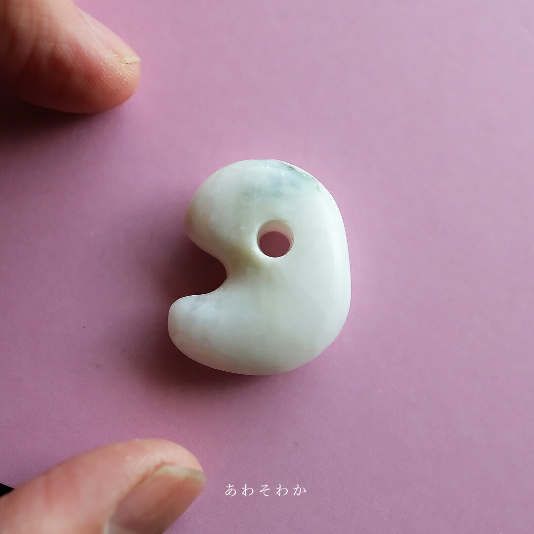 【さざれし工房】 翡翠 (ヒスイ) 勾玉『あわそわか』 (30.3mm/ホワイト翡翠) 阿波翡翠 日本製 手作り 希少 一点物 無着色 5月誕生石 国石 パワーストーン お守り まがたま ギフト プレゼント 縁起物 【送料無料】