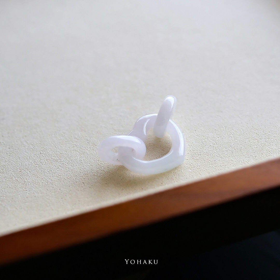 翡翠 (ヒスイ) 勾玉 ペンダントトップ パーツ 『Yohaku』ホワイト翡翠 ミャンマー産天然ひすい ハート 男女兼用 【商品番号99219】 41,470円