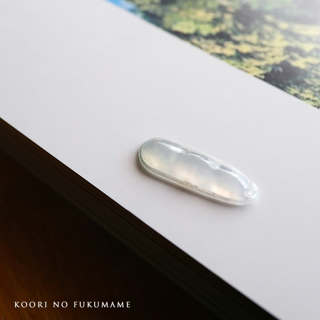 翡翠(ヒスイ) 彫刻 ペンダントトップ『KOORI NO FUKUMAME』氷翡翠 ミャンマー産天然ひすい 豆 ビーンズ 【商品番号99244】|翡翠専門店ジョイテック