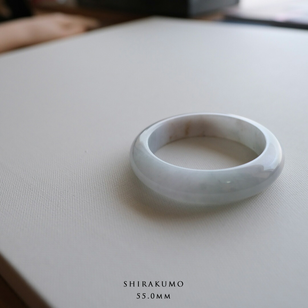 ※アウトレット※ 翡翠(ヒスイ) バングル 『SHIRAKUMO』ホワイト翡翠 円形 内径55.0mm ミャンマー産天然ひすい 【商品番号99533】｜翡翠専門店ジョイテック