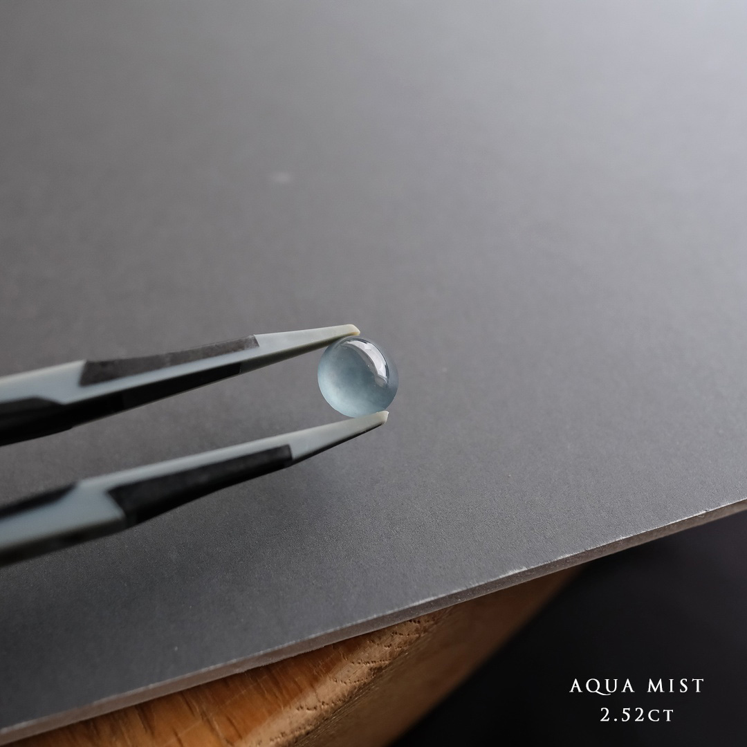 翡翠(ヒスイ) ルース オーバルカボション『AQUA MIST』 アイシーブルー翡翠 2.52ct グアテマラ産天然ひすい 【商品番号99600】|翡翠専門店ジョイテック