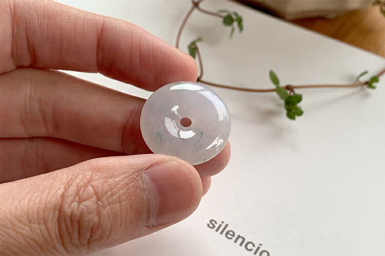 格安 楽天市場 翡翠 ヒスイ 玉璧ペンダントトップ 莉里 氷翡翠 高透明 一点物 ミャンマー産天然ひすい 高品質 無着色 ナチュラル 硬玉 ジェダイト 国石 縁起物 お守り ギフト プレゼント 5月誕生石 ドーナツペンダント フープペンダント お祝い 誕生日 記念日