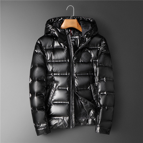 商品説明素材構成 表生地 ポリエステル100 裏生地 ポリエステル100 中わた ダウン80 フェザー 軽量で折りたたみやすいダウンコートなのです 軽量なのに保温性や防寒性にも優れて軽さと暖かさを実現します 冬にピッタリ 全身包み込む