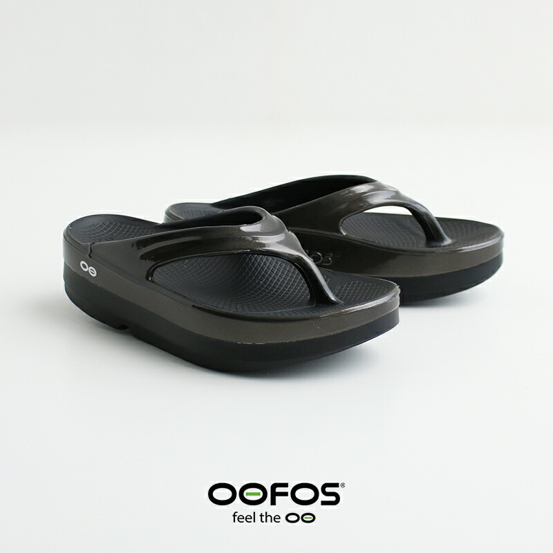 【定まり店】【男女同じよう大いさ】OOFOS ウーフォス OOMEGA LUXE リカバリートングサンダル  2000810178252 / 200810179252【RCP】ユニ一発やる アウトドア・運動競技 レインシューズ 父の日・差し上げ物 リカバリーサンダル
