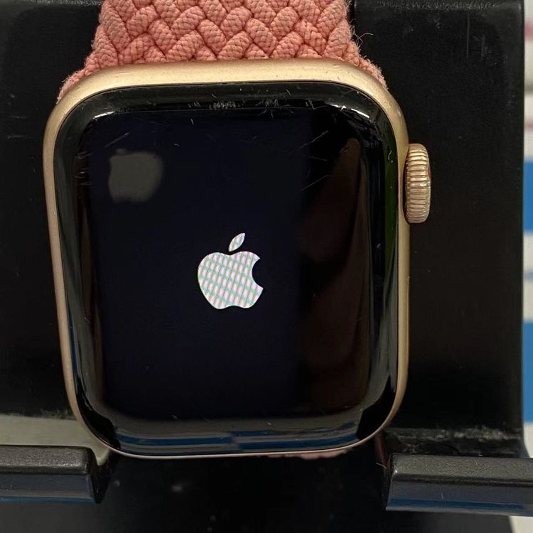 【中古】Apple watch Series6 40粍 ゴールド M0DP3J/A Apple版SIMフリ