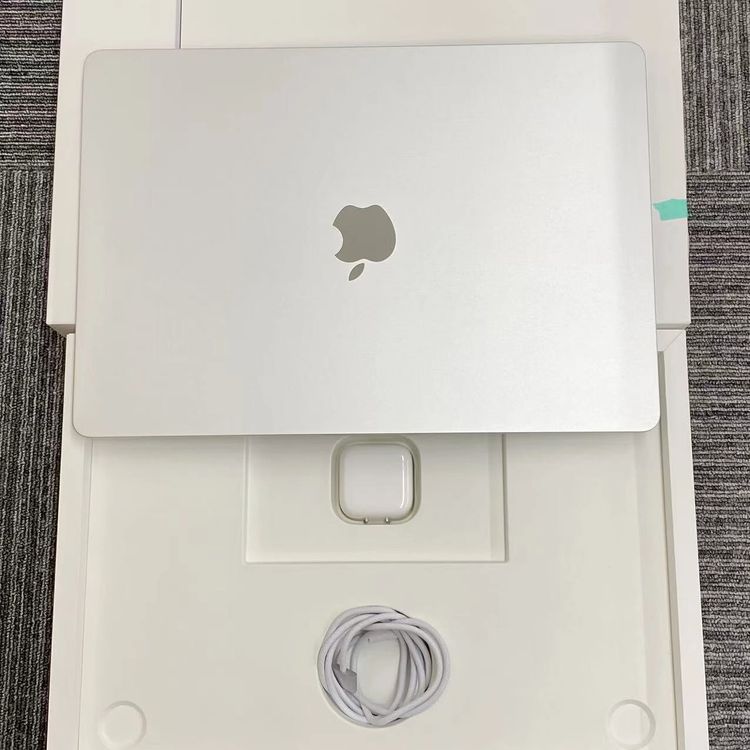 【中古】MacBook Air Early2026 15in Apple M5 16GB/512GB シル