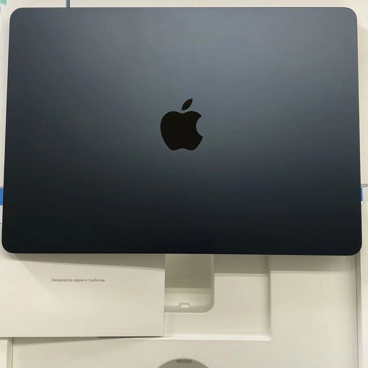 【中古】Macbook air 13in Early2024 Apple M3 (中央処理装置:8C/GPU:1
