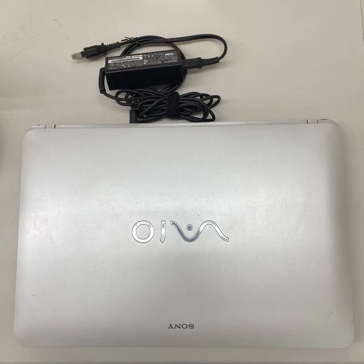 【中古】即日送りとどける可SONY 8GB 白いこと SVF153B1GN