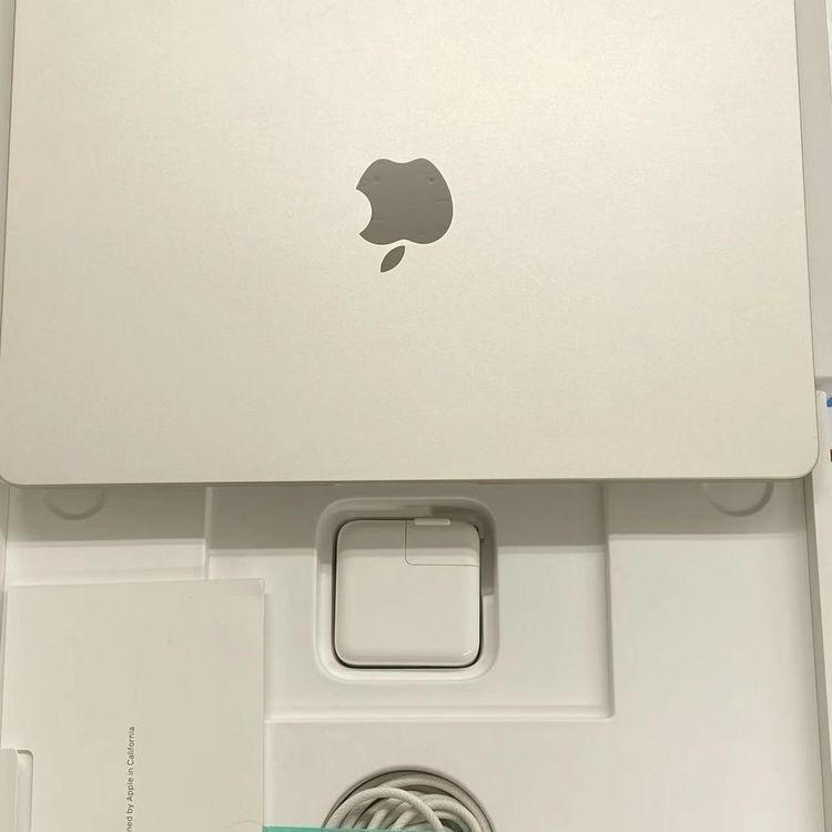 【中古】MacBook Air 13in Early2025 Apple M4 16GB/256GB スタ