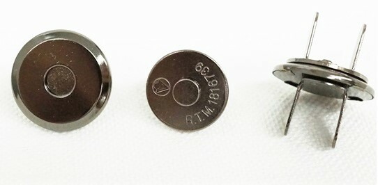 （大口販売）海外製薄型マグネットホック 18ｍｍ 黒ニッケル 100組入【マグネットボタン　バッグ　かばん　手芸　鞄　持ち手　革　修理　加工用】