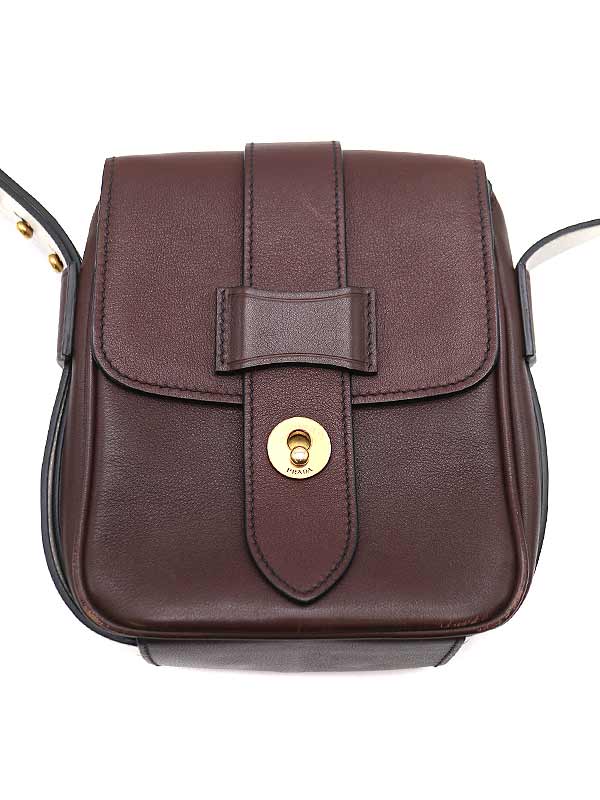 レア✨ PRADA ショルダーバッグ ハトメスタッズ アーカイブ ブラウン レア✨ PRADA ショルダーバッグ ハトメスタッズ アーカイブ