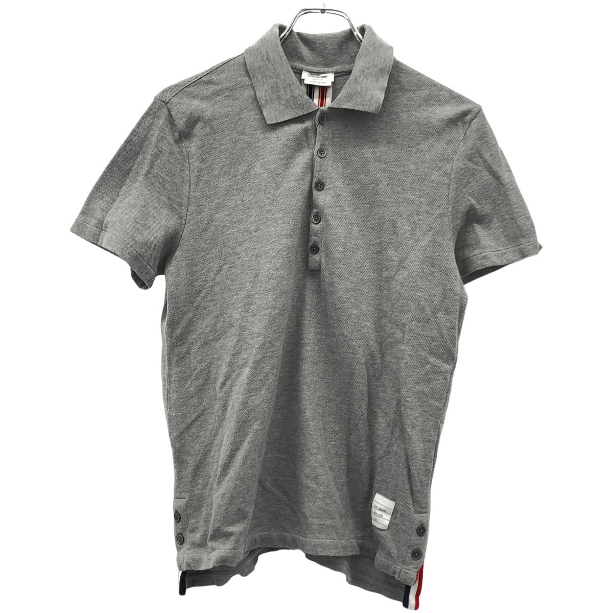 トムブラウン　半袖ポロシャツ　グレー　0 THOM BROWNE(トムブラウン)｜RELAXED FIT SS POLO W/ SIDE SLIT