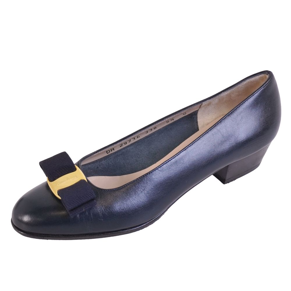【美品】サルヴァトーレ フェラガモ Salvatore Ferragamo パンプス ヴァラ なめし革 踵 シューズ 靴 レディース イタリア製 5.5C(23糎好いかげんに) 米国海軍【中古】