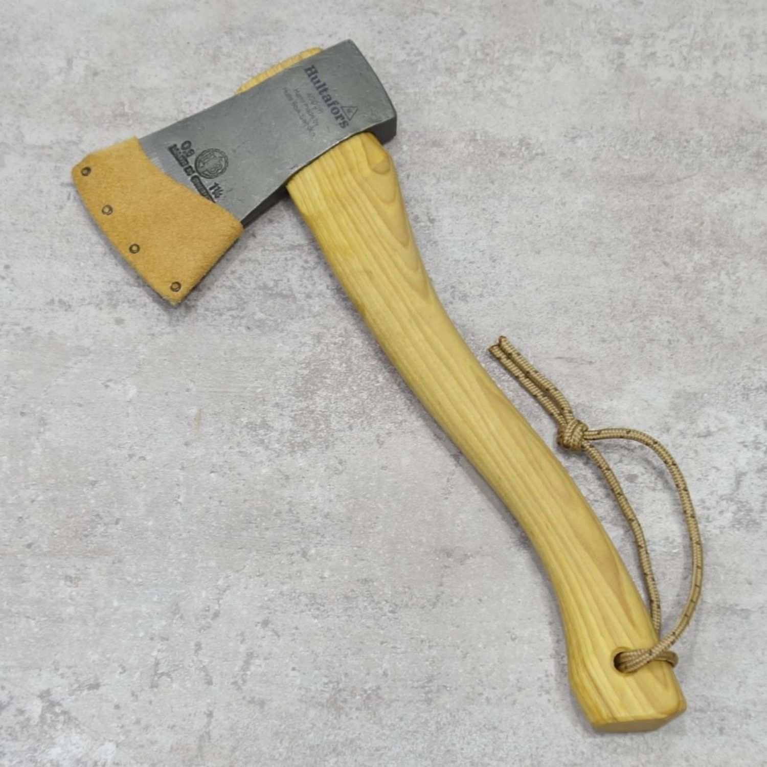 【新古品】ハルタ導管 hultafors アックス 案内者 斧 手斧 難民キャンプ アウトドア 掛け目：900g 赤銅色【中古】