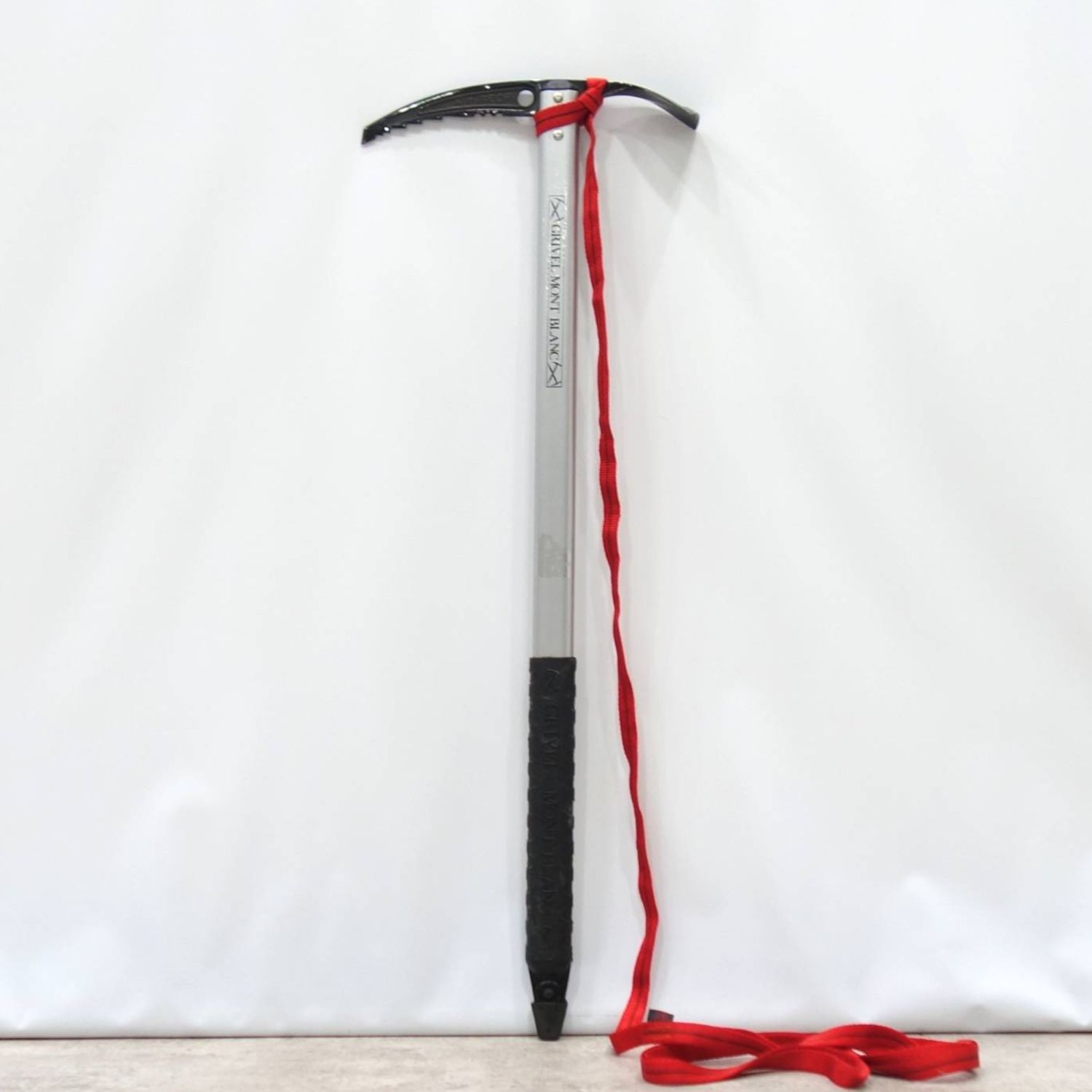 グリベル GRIVEL ピッケル 70糎 引っ切り無い MONT BLANC 山登り アウトドア 黒いこと/しろがね色【中古】