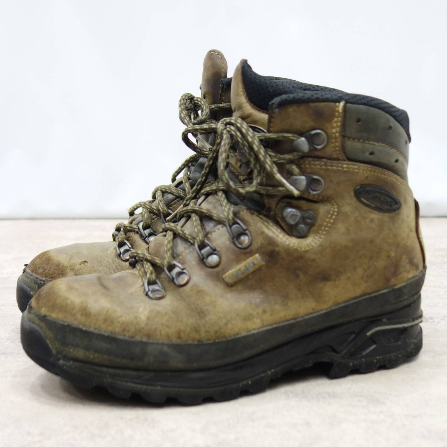 ローバー LOWA 山登り靴 GORE-TEX ゴアテックス ブーツ シューズ トレッキング なめし革 革靴 アウトドア 約23.5糎【中古】