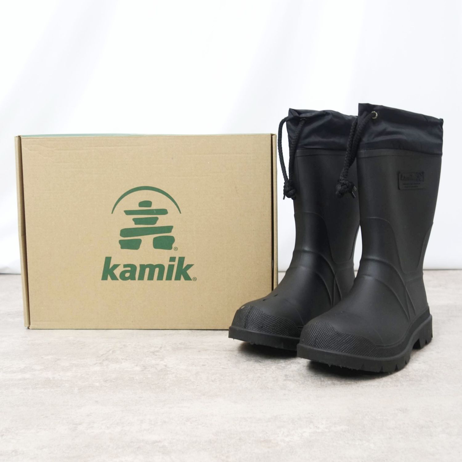 【新古品】カミック kamik フォレスター US8 26珊 防寒 天然ゴム 白いもの ブーツ 長靴 雨合羽 難民キャンプ アウトドア 黒いこと【中古】