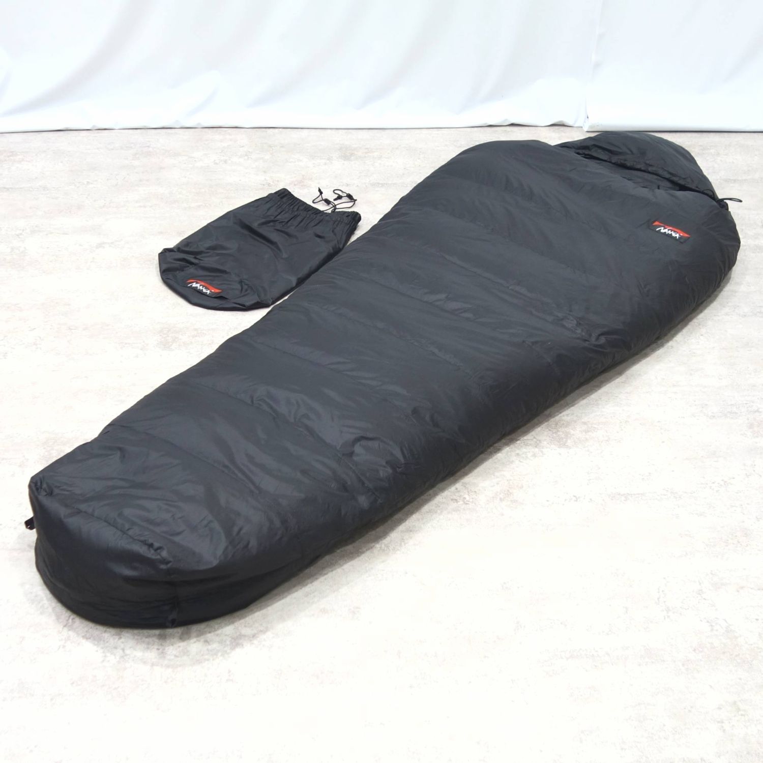【美品】ナンガ NANGA 900 STD 落ちこむ シュラフ ナノブラックダウンバック 別注青写真 冬用 さっ引く15度 寝袋 寝具 難民キャンプ アウトドア【中古】