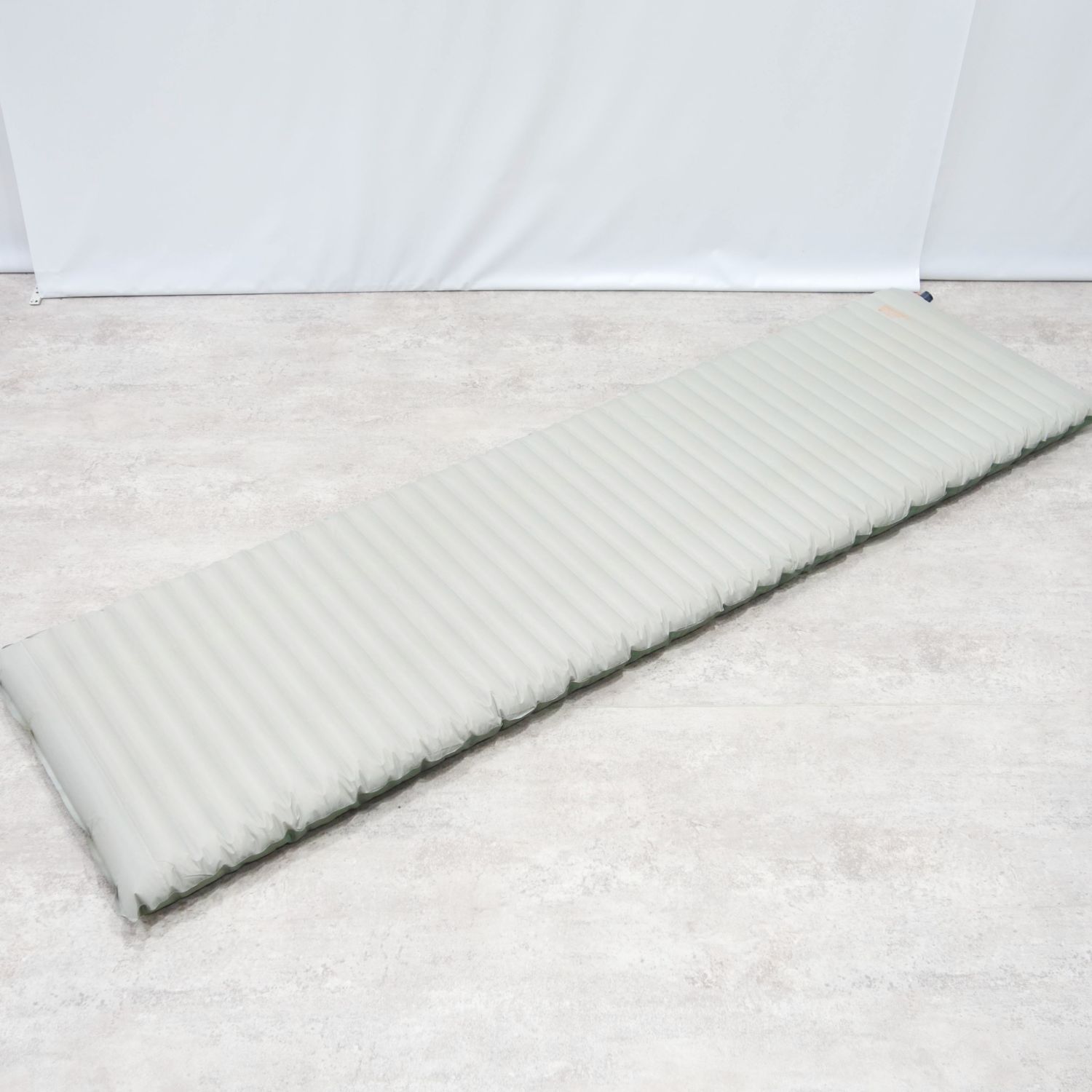 サーマレスト THERMAREST ネオ大気圏Ｘ サーモ MAX スリーピングパッド 引っ敷き R値6.9 山登り 難民キャンプ アウトドア【中古】