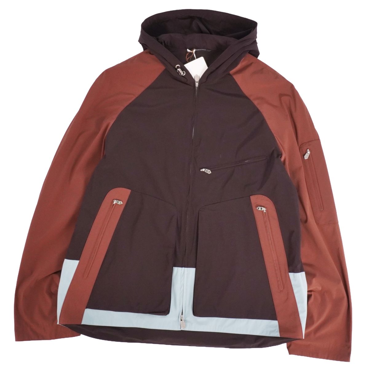 【新古品】エルメス HERMES 22AW Capsule Sport ジャケット ブルゾン ジップアップ ナイロン アウター メンズ フランス製 46(S相当) テラコッタ/ブラウン/ライトブルー【中古】｜MODEST LORD 仙台 店
