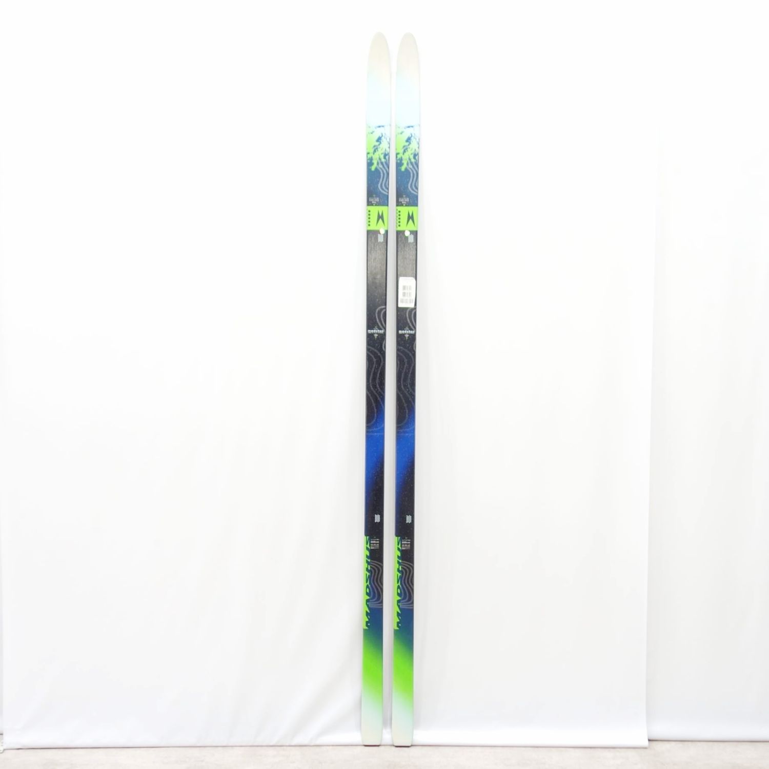 【新古品】マズシャス MADSHUS GLITTERTIND MGV PLUS BASE 200珊 真っただ中55粍 ステップソール ウロコ スキーの板板 アウトドア【中古】