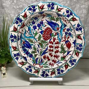 トルコ陶器手描きの飾り皿草花・イスタンブール