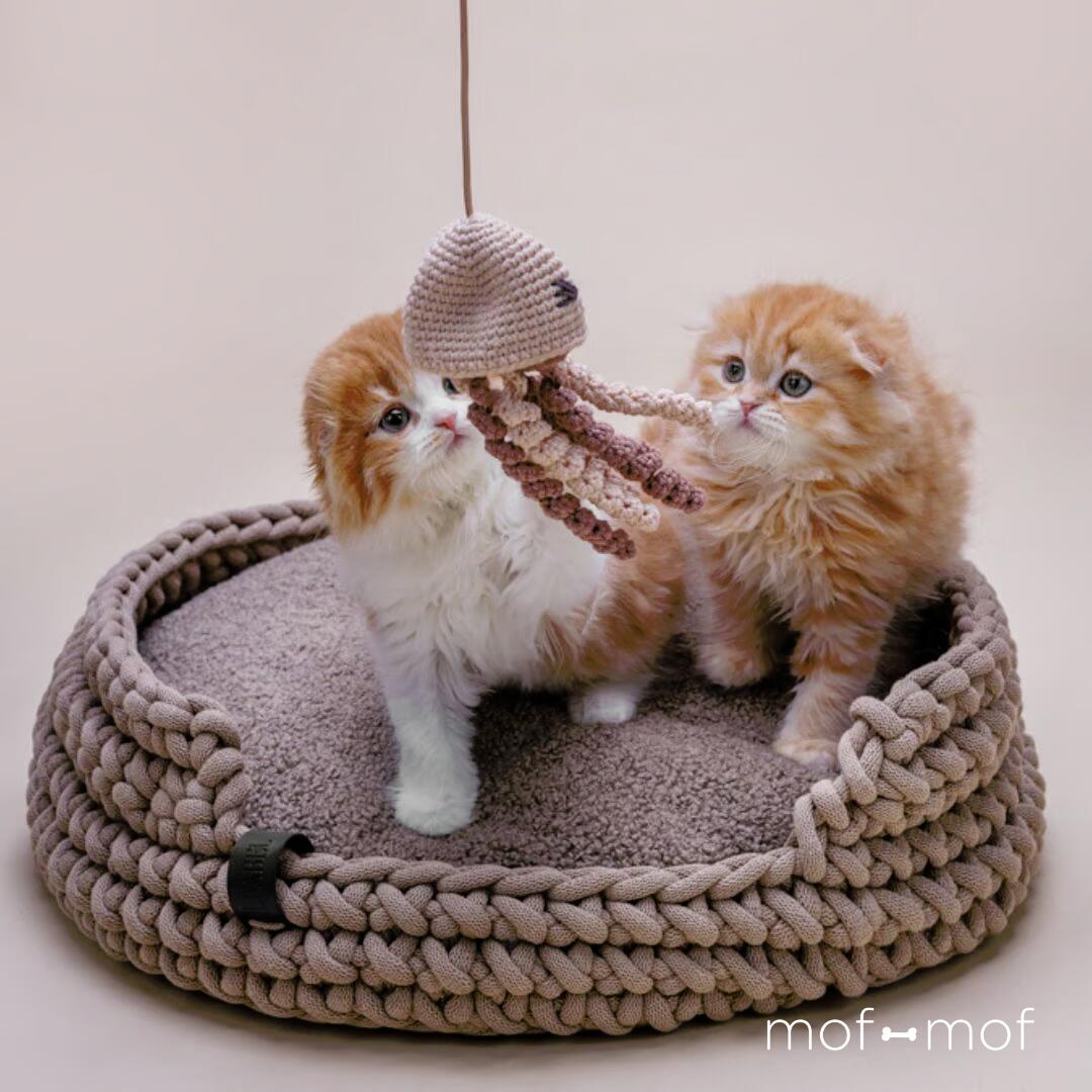 貨物輸送無料 LILLY 綿織物提げ篭 寝台 猫用 小型犬用 犬 愛玩動物用寝台 座布団 室内装飾 丸形 循環 思わしい 揺るぎない 取り外して洗える 手編み ホンブルグ帽な寝心地 分かりやすい 好いたらしい 寝具 モフモフ