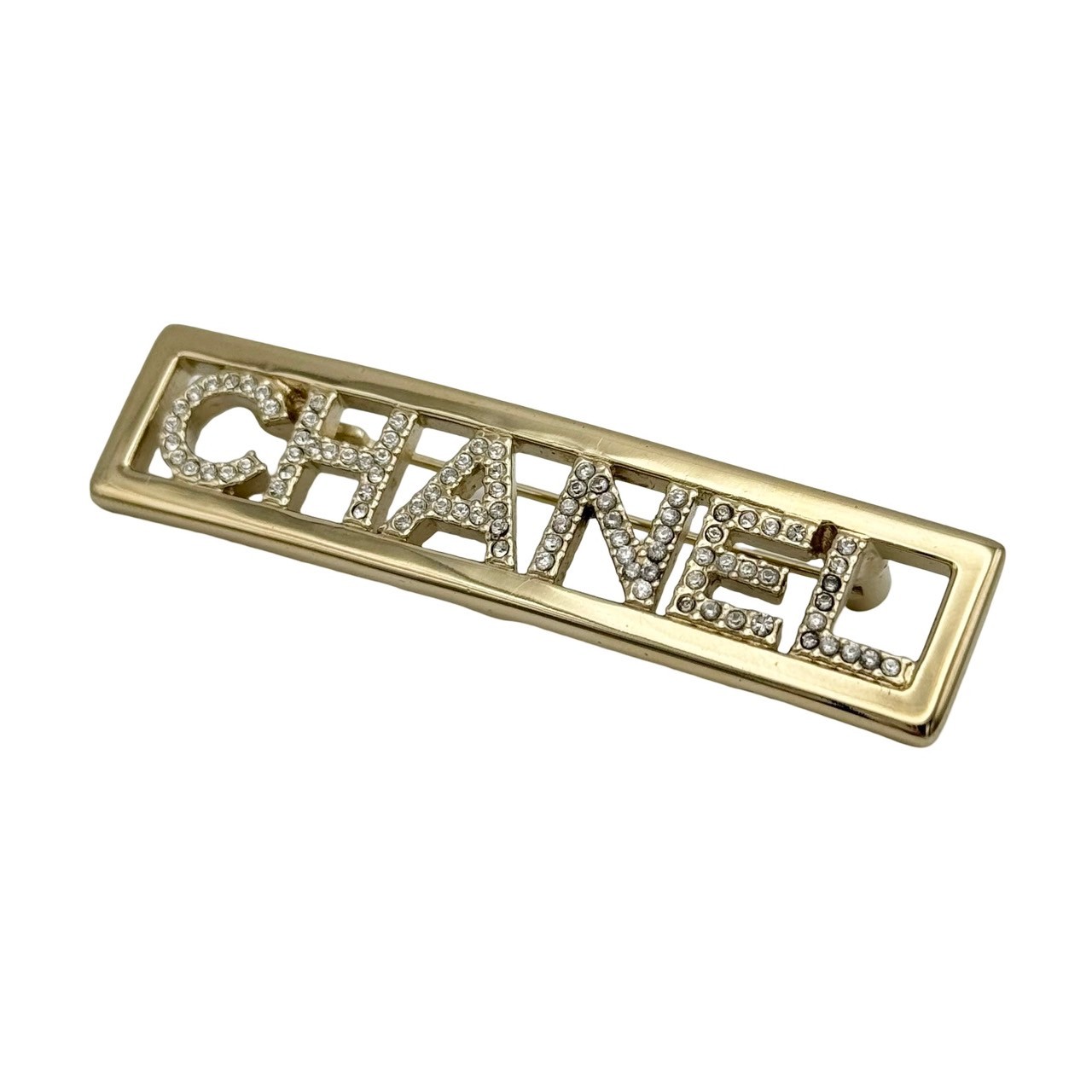 【中古】 CHANEL シャネル ロゴ ラインストーン GP ブローチ ゴールド A23P(2023年) ブランド小物 ブローチ 中古品 (CHANEL,rogo,rhinestone,brooch,gold,used)｜Mohlong Luxury