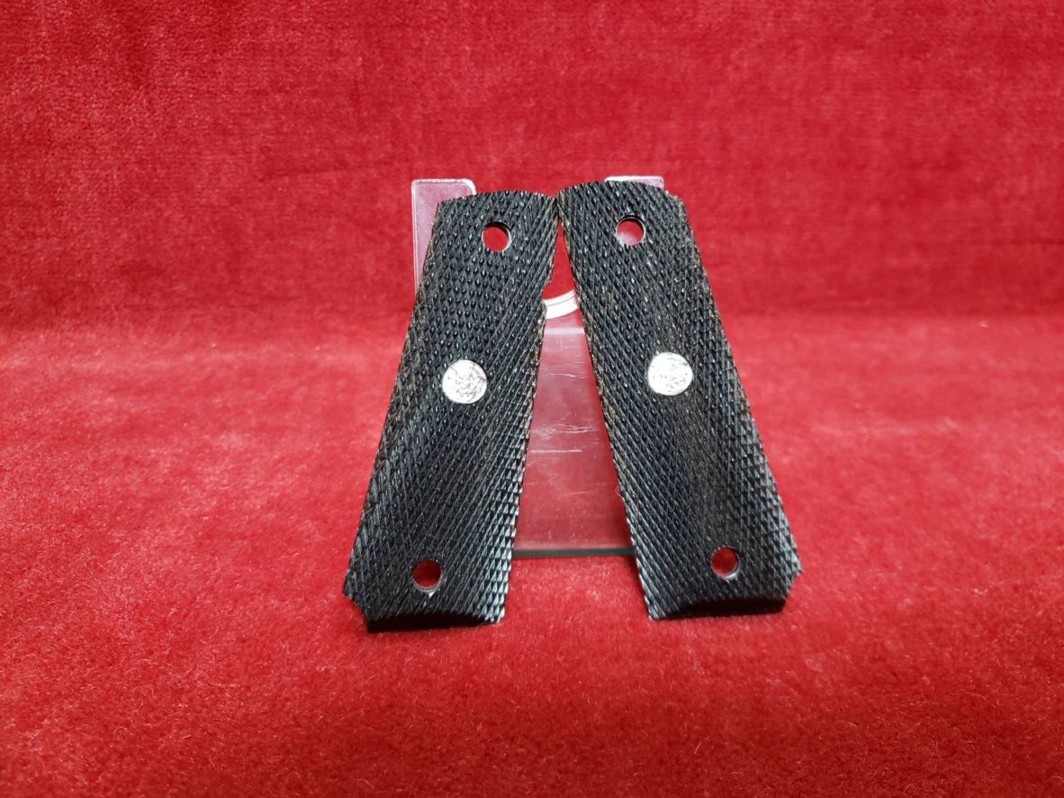 【店内全品3％OFFクーポン】Altamont アルタモント S&W 1911 フルチェッカーメダル付 シルバーブラックカラー 木製グリップ
