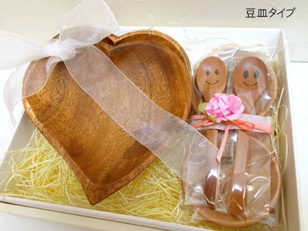 結婚祝いギフト食器セット-7 木製 全6点セット 箱の横幅25cm 無料ラッピング かのりゅう ハート木皿2枚 籐芸 デザートスプーン2本 豆皿またはコースター2枚