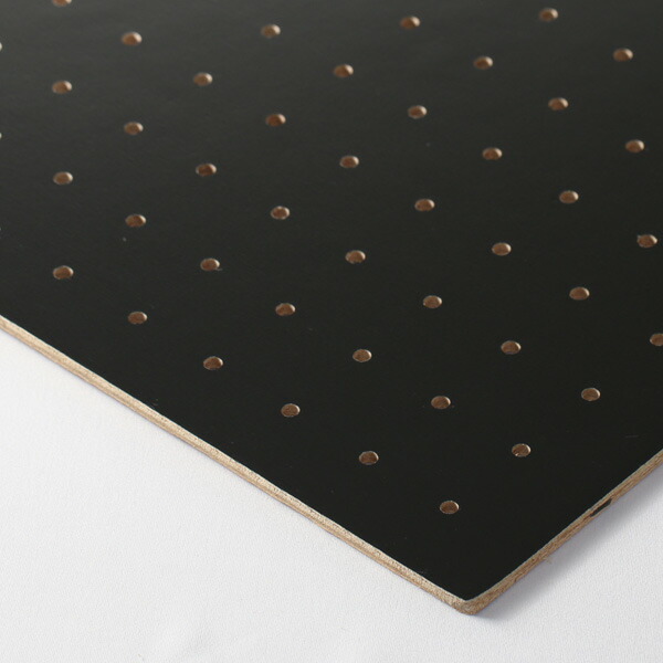 超特価sale開催】 有孔 ボード 無地 <br>厚み4mm<br>長さ900mm<br>奥行900mm<br>穴5ミリ 穴ピッチ25ミリ<br>約7.2kg  パンチング DIY 有孔ボード ペグボード