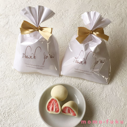 楽天市場 プチギフト お菓子 退職 ゴールドリボン 苺チョコ プチギフト お菓子 プチギフト 退職 大量 産休 プチギフト 苺チョコ 300円 人気 300円台 敬老会 プレゼント 結婚式 二次会 国産 スイーツ 期間限定 チ プチギフトmomo Fuku