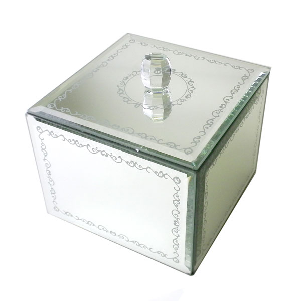 楽天市場 ジルスチュアート Jill Stuart ミニ チェスト 卓上 かわいい 収納 片付け 小物入れ 薬入れ 小物ケース 薬ケース アクセサリー入れ アクセサリー収納 インテリア ケースインテリア 雑貨 小物入れ ガラス 鏡面 フタ ロゴ 収納 ブランド クリスマス ハロウィン