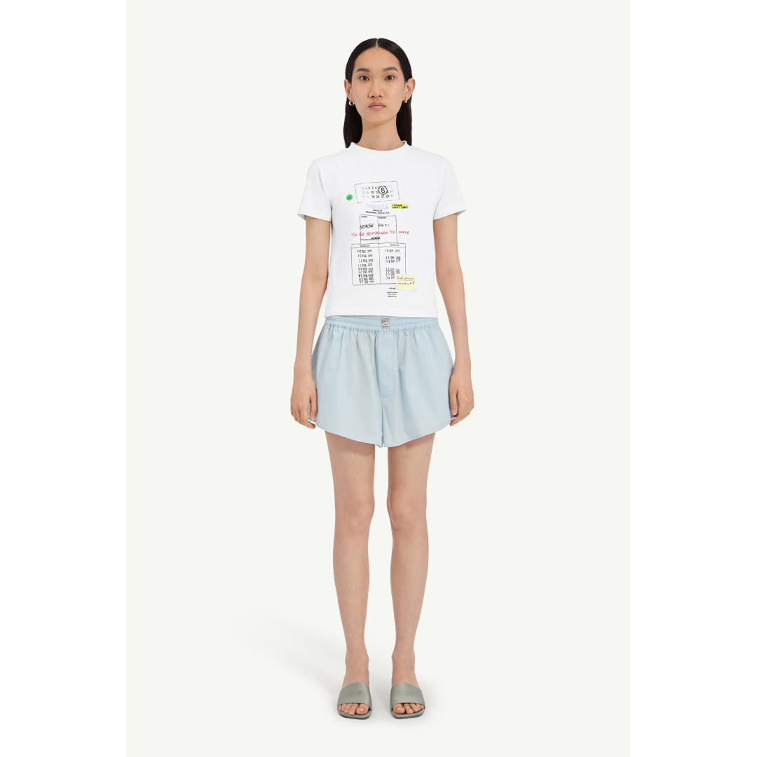 MM6 Maison Margiela | エムエムシックス  STAMP PRINT T-SHIRT  WHITE (S52GC0360M20185100) 【 貨物輸送無料 】 定め事品 定め事 トップス ティーシャツ 半袖 遊撃手衣袂 二分の一衣袂 刷り上げる 消し印 クロップド