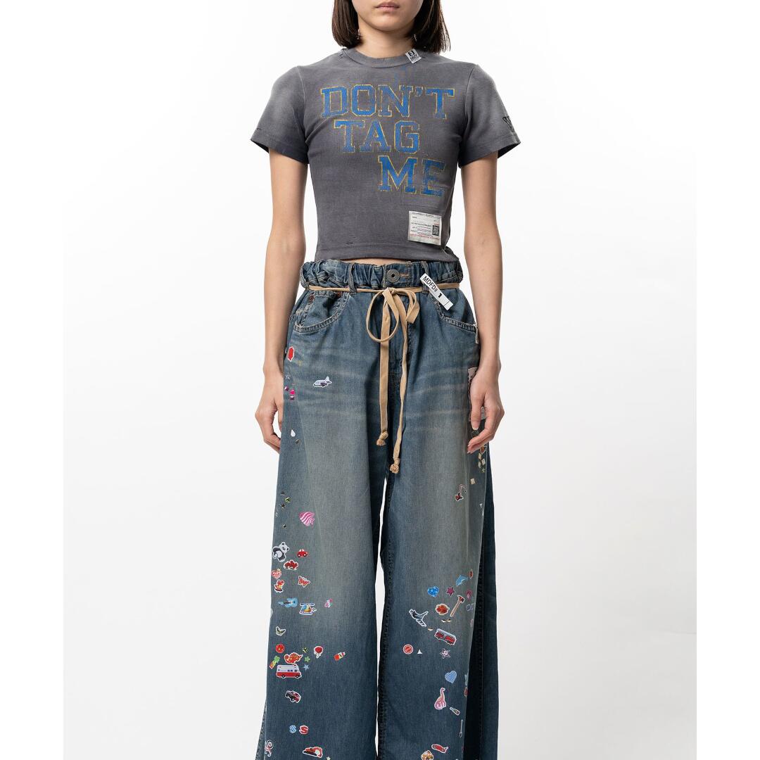 Maison MIHARA YASUHIRO|ミハラヤスヒロ Don't Tag Me Printed Mini T-shirt　BLACK ( B16TS591) 26SS 26春夏 　トップス　Tシャツ　ミニTシャツ　ロゴTシャツ