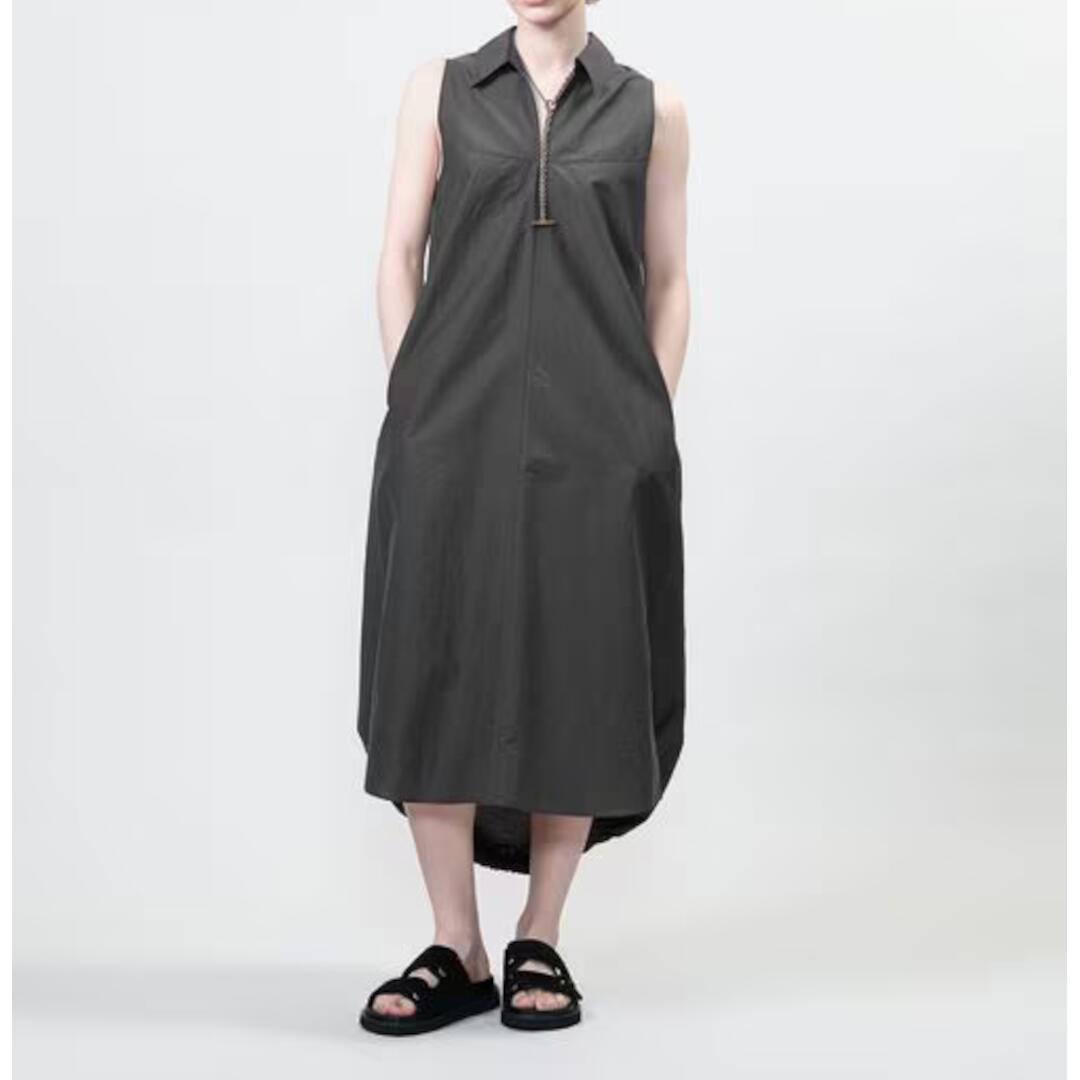 ASTRAET【アストラット】バックスソギャザー スキッパー ワンピース DK.GRAY (5426-299-0288) 25AW　25秋冬　ワンピース　ノースリーブワンピース｜セレクトショップ　モンドジャコモ