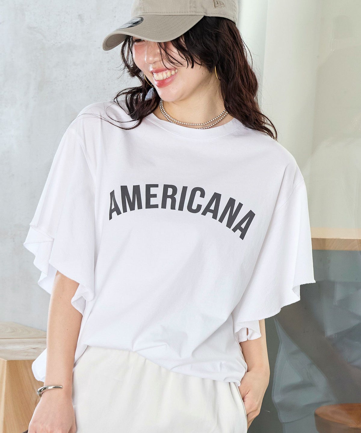 MICA & DEAL【マイカアンドディール】× AMERICANA 15th ANNIVERSARY フリルスリーブT-shirt WHITE (0125309270) 26SS 26春夏 トップス Tシャツ フリルスリーブTシャツ コラボ|セレクトショップ モンドジャコモ