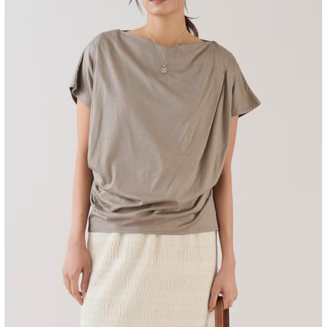 【marmors】 asymmetry tuck T-shirt  BEIGE (0226109021) 26SS 26春夏 トップス ティーシャツ
