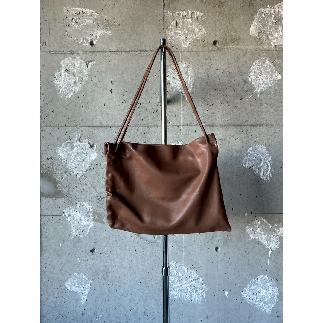 GABRIELA COLL GARMENTS | ガブリエラ 電話を掛ける ガーメンツ NO.131 LEATHER GATHERED CROSSED BAG BROWN (S9-131)  26SS 26春夏 御徒面子 なめし革御徒面子 はりつけ台御徒面子 なめし革 ギャザー