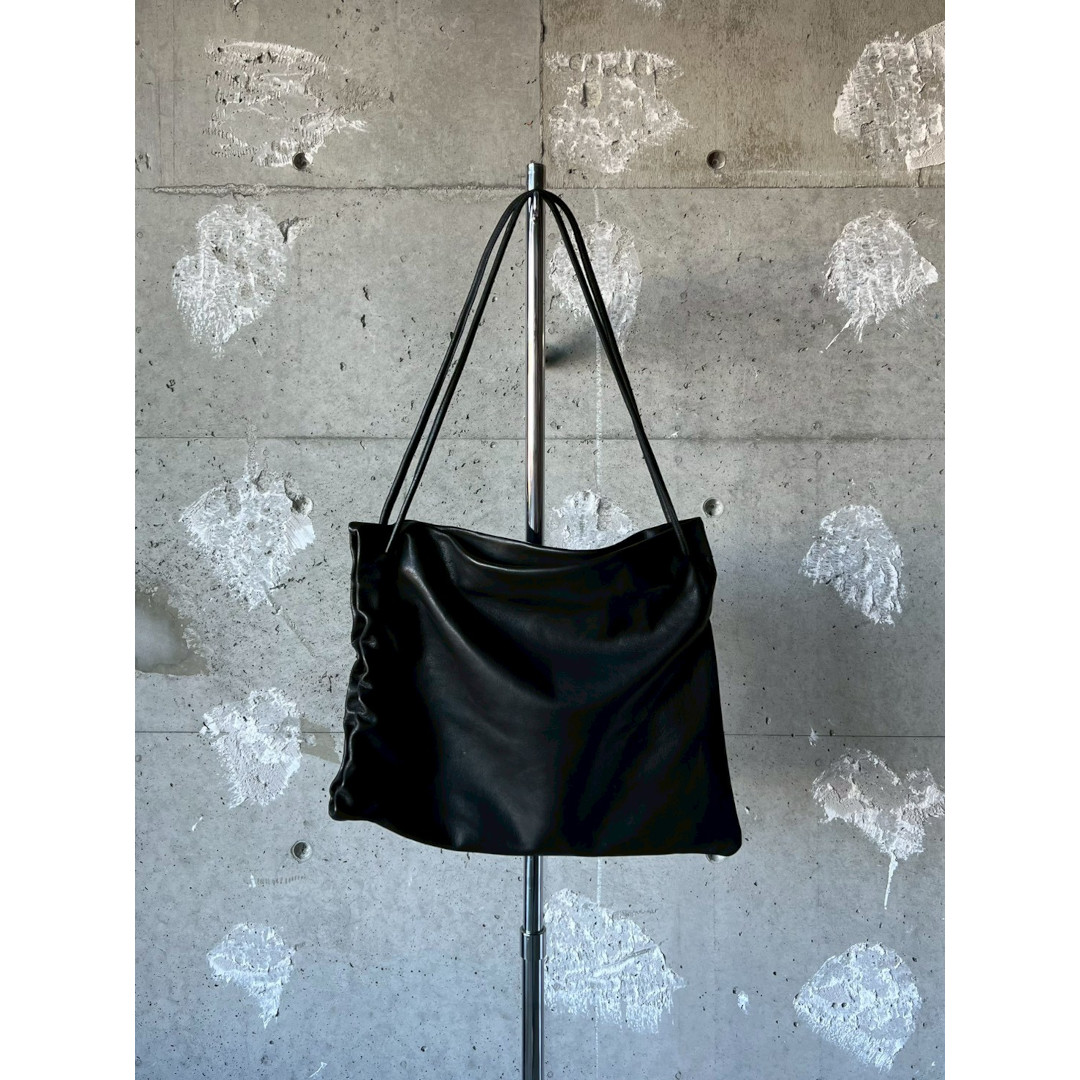 GABRIELA COLL GARMENTS | ガブリエラ 電話を掛ける ガーメンツ NO.131 LEATHER GATHERED CROSSED BAG BLACK (S9-131)  26SS 26春夏 御徒面子 なめし革御徒面子 はりつけ台御徒面子 なめし革 ギャザー