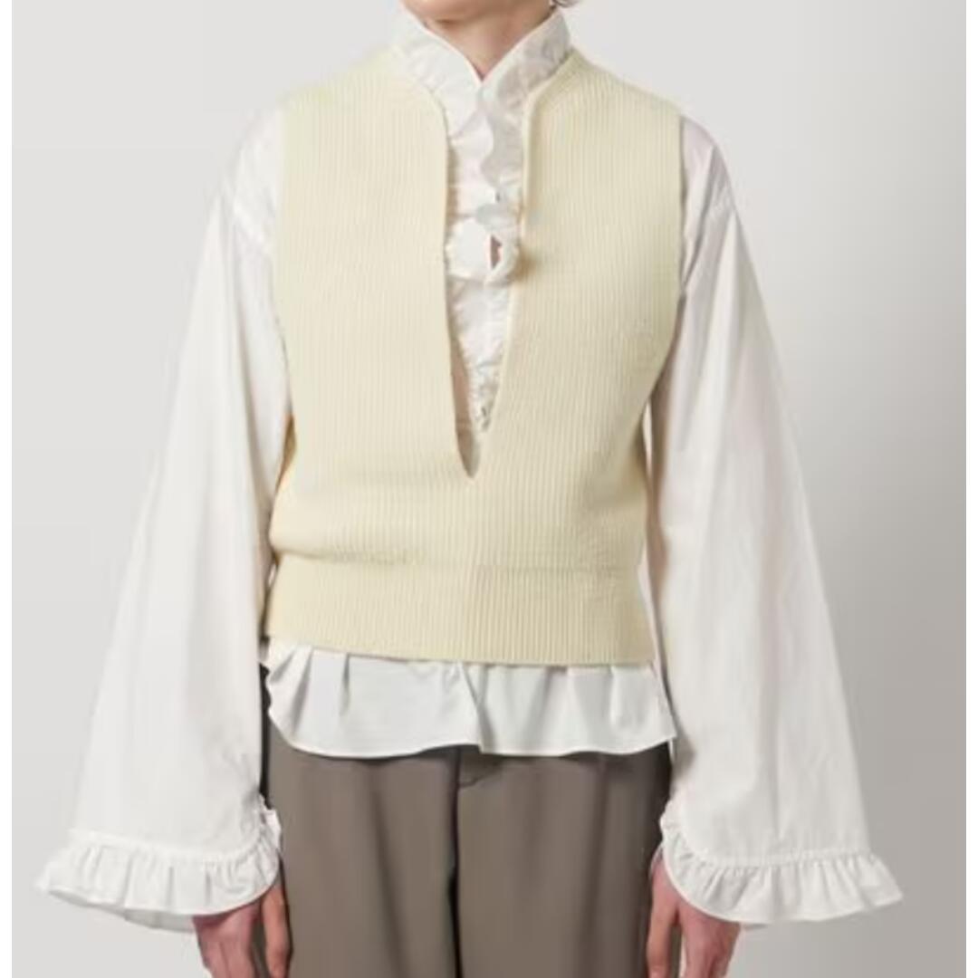 LOEFF【ロエフ】 細長い切口のど首 限りない OFF WHITE  (8818-199-0025) 25AW 25秋冬 編み物 編み物限りない レディースファッション-ベスト・ジレ-トップス