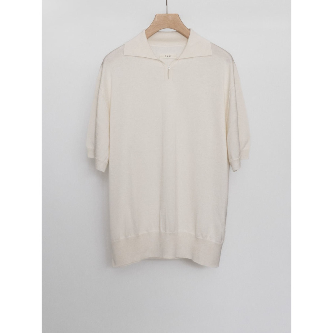 FUJI | フジ SILK CASHMERE S/S SKIPPER POLO  OFF WHITE (JO26-MT006-SI) 新入荷 トップス 編み物 地絹 カシミヤ 地絹カシミヤ  遊撃手衣手 半袖 旗がしら ポロ 旗がしらポロ