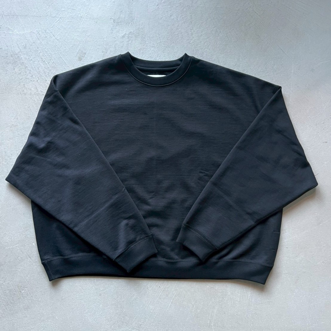 MARKAWARE | 目じるしお召しもの  HUGE SHORT SWEAT  BLACK  (A26A09CS02C)  トップス 汗水 労働者の一団のど首