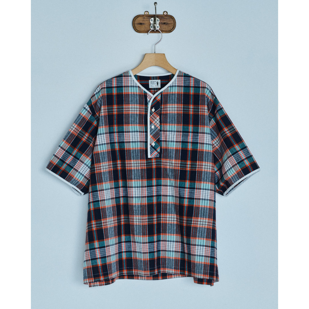 ＼全品10%OFFクーポン配布中／ HENLEY NECK DEPARTMENT | ヘンリーネック デパートメント Albert - ORANGE MADRAS PLAID　ORANGE (HD261-50006) 26SS 26春夏 トップス ヘンリーネック スクエア モダン インドマドラスチェック マドラス
