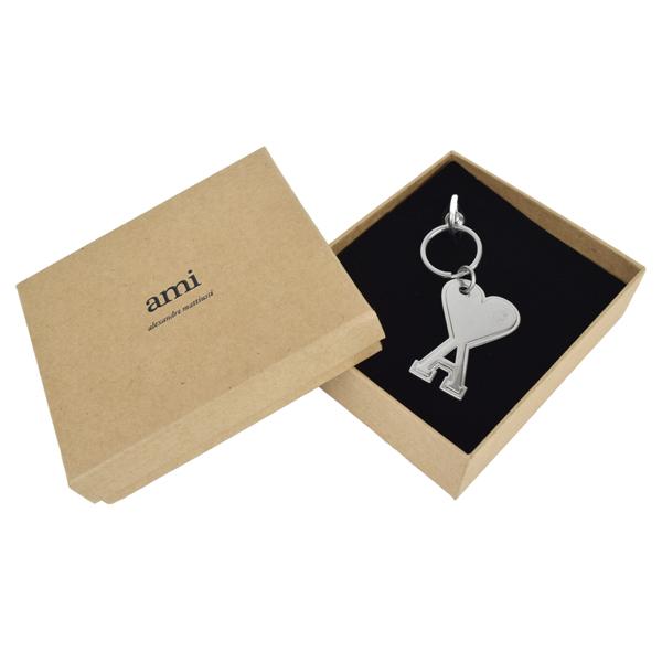 【AMI PARIS】メタリック ロゴチャーム ポリッシュ仕上げ AMI PARIS】メタリック ロゴチャーム ポリッシュ仕上げ (AMI