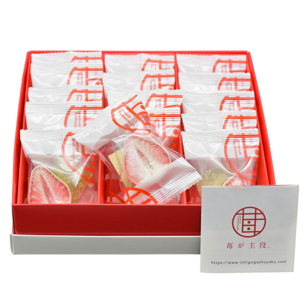 tochiotome strawberries, japanese freeze-dried strawberry coated with white chocolate, white chocolate coated strawberry, japanese white chocolate coated strawberry, japanese freeze-dried strawberry