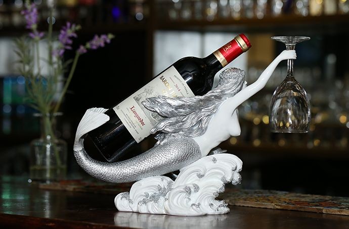 数量限定 ワインボトルホルダー グラスを持つ人魚姫 アンティーク風 シルバー 超目玉 Blisssalonandboutique Net